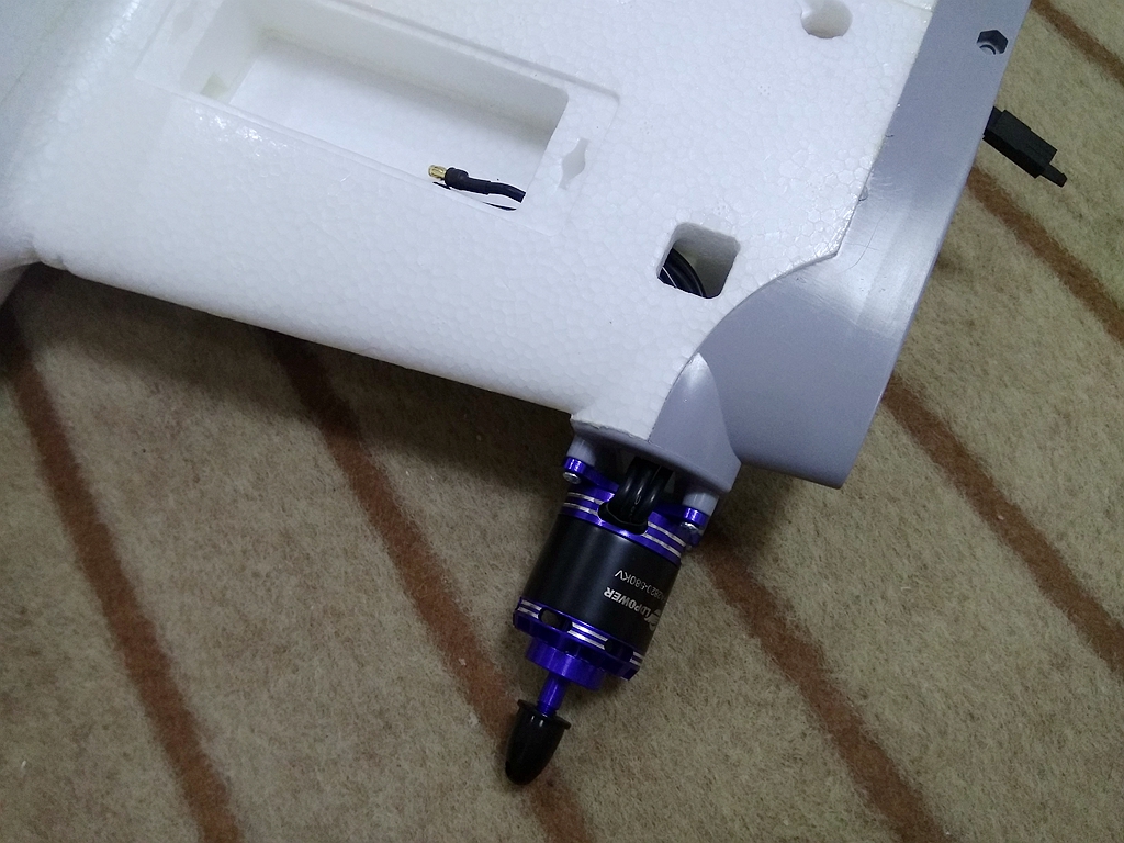 X-UAV CLOUDS 航测版云团装机及试飞 【 老晋玩FPV 】 固定翼,电池,舵机,图传,飞控 作者:老晋 3179 