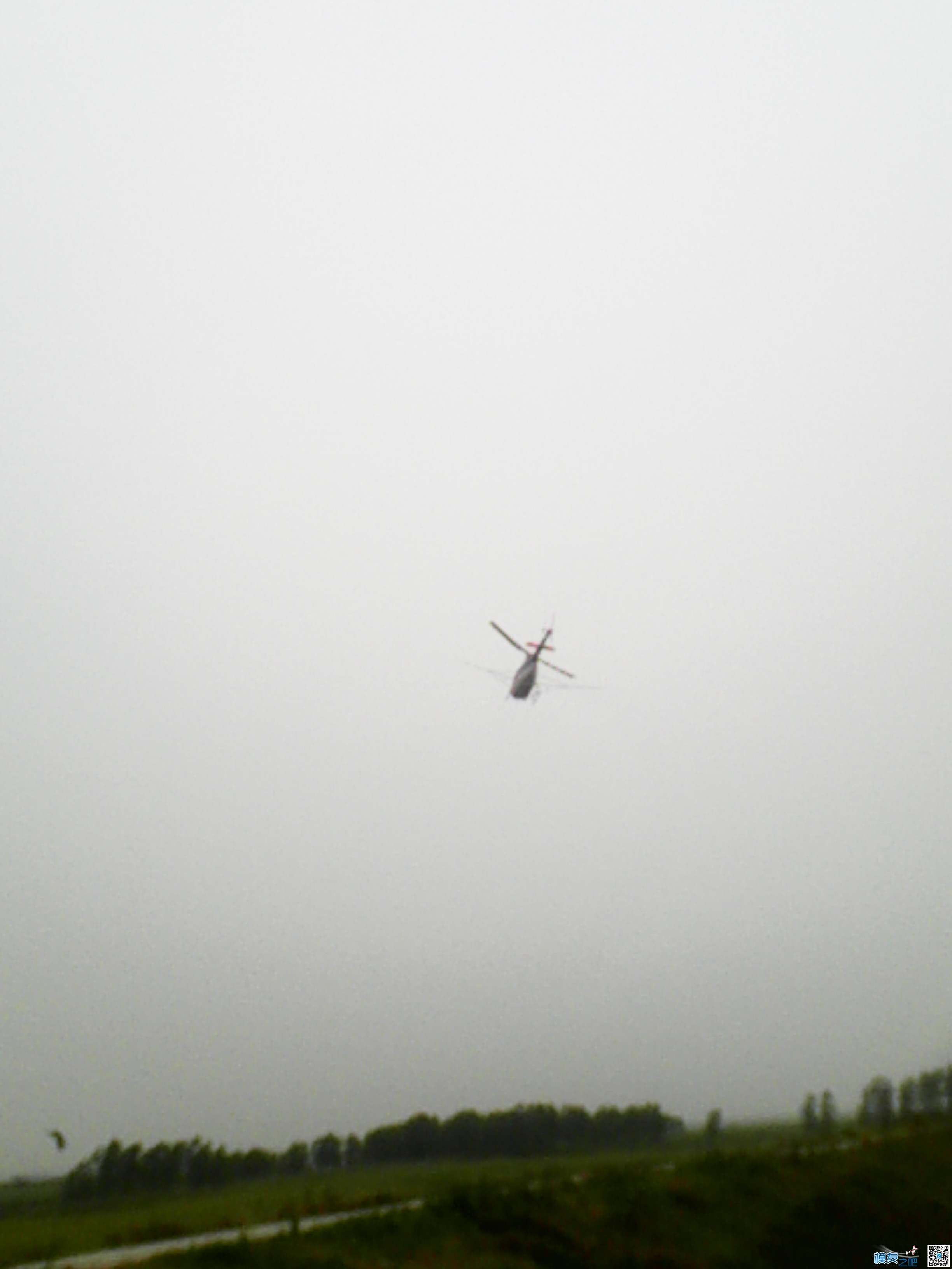 打药的小直升机 直升机,看见了,24k,不清晰,螺旋桨 作者:24k纯帅 1789 