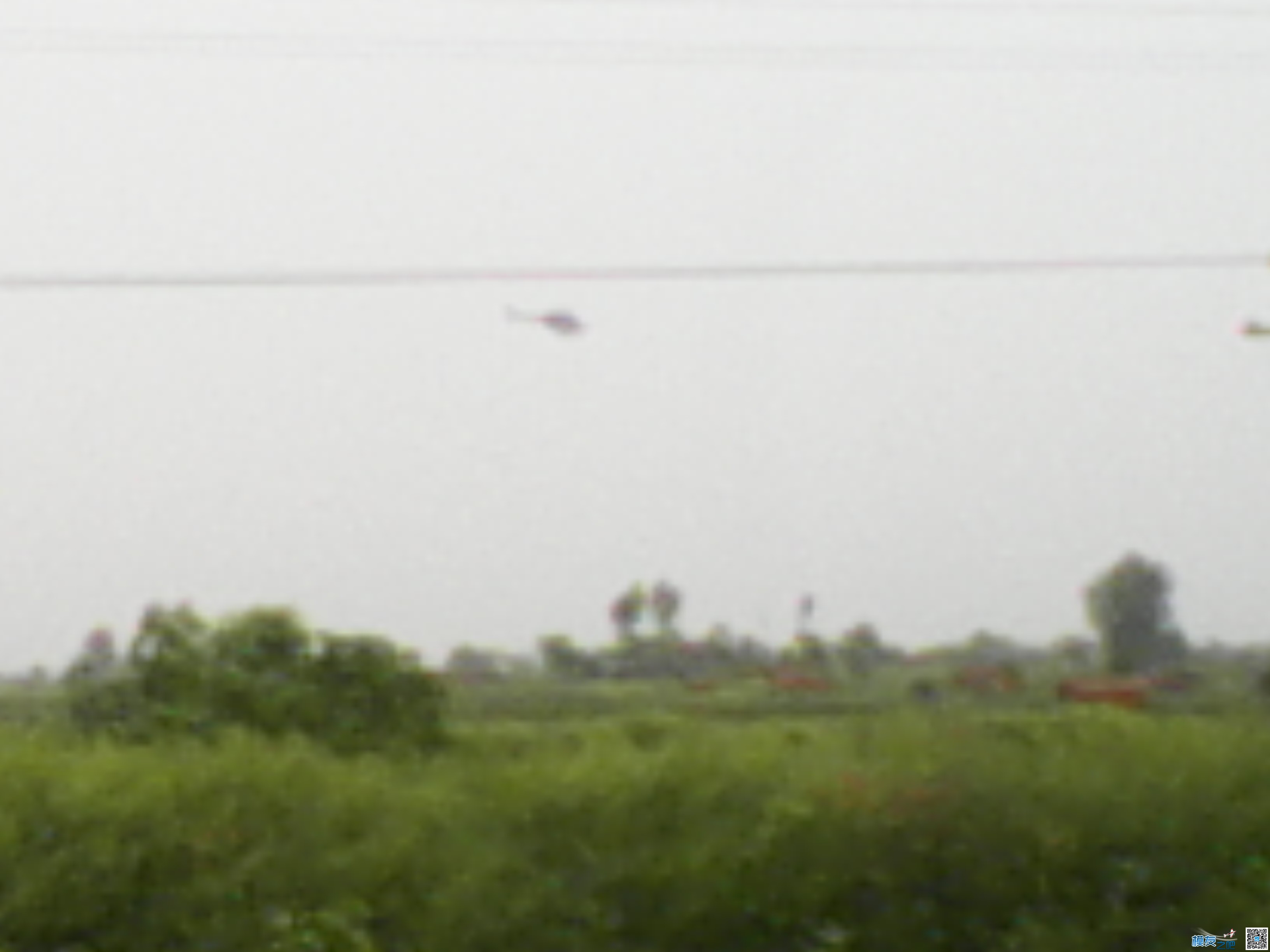 打药的小直升机 直升机,看见了,24k,不清晰,螺旋桨 作者:24k纯帅 4532 