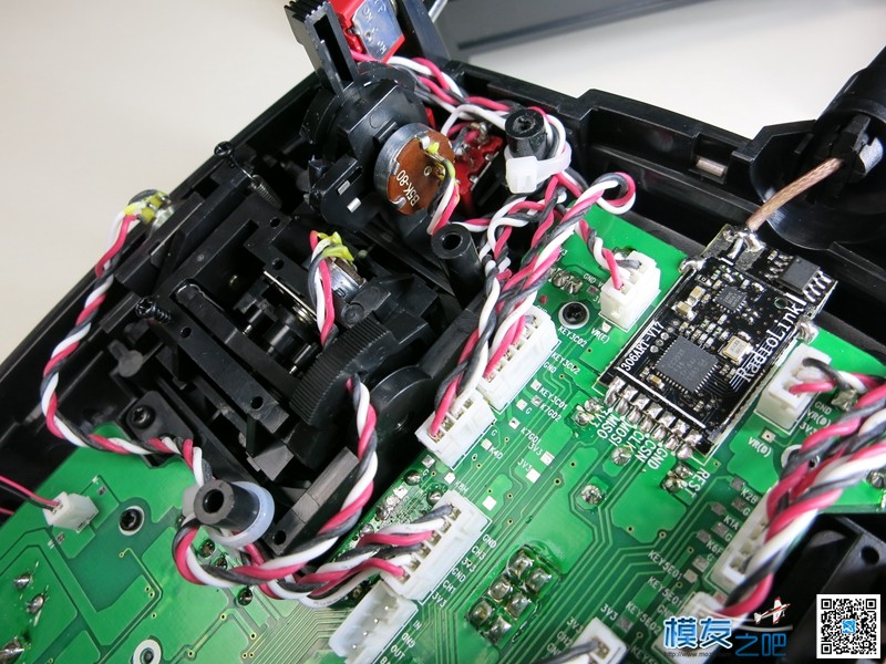 乐迪AT9S 改进款遥控器  评测二 简单拆机对比 [ 老晋玩测试 ] 电池,遥控器,乐迪,接收机,模友之吧 作者:老晋 9600 