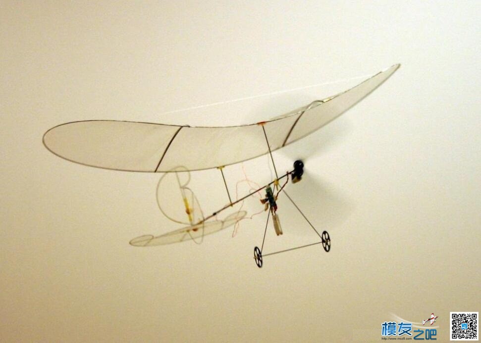 轻巧的薄膜飞机。 碳纤维,摄像头,控制器,风速计,控制力 作者:疯狂的土豆 1544 