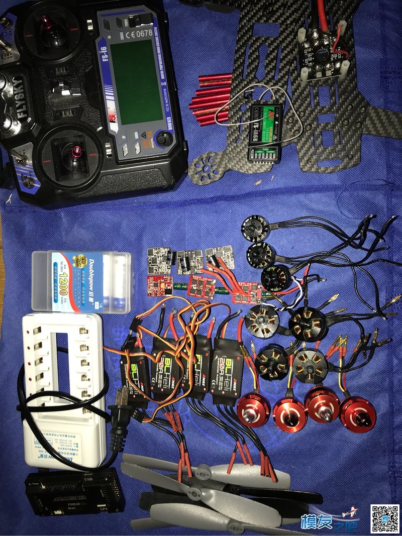 出一堆配件 电池,充电器,天线,图传,飞控 作者:artzok 9970 