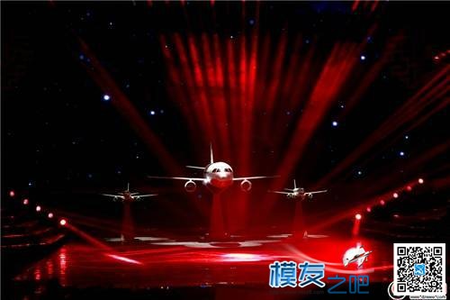 世界最大室内遥控飞机模型在辽视春晚表演 降落伞 作者:马头 4496 