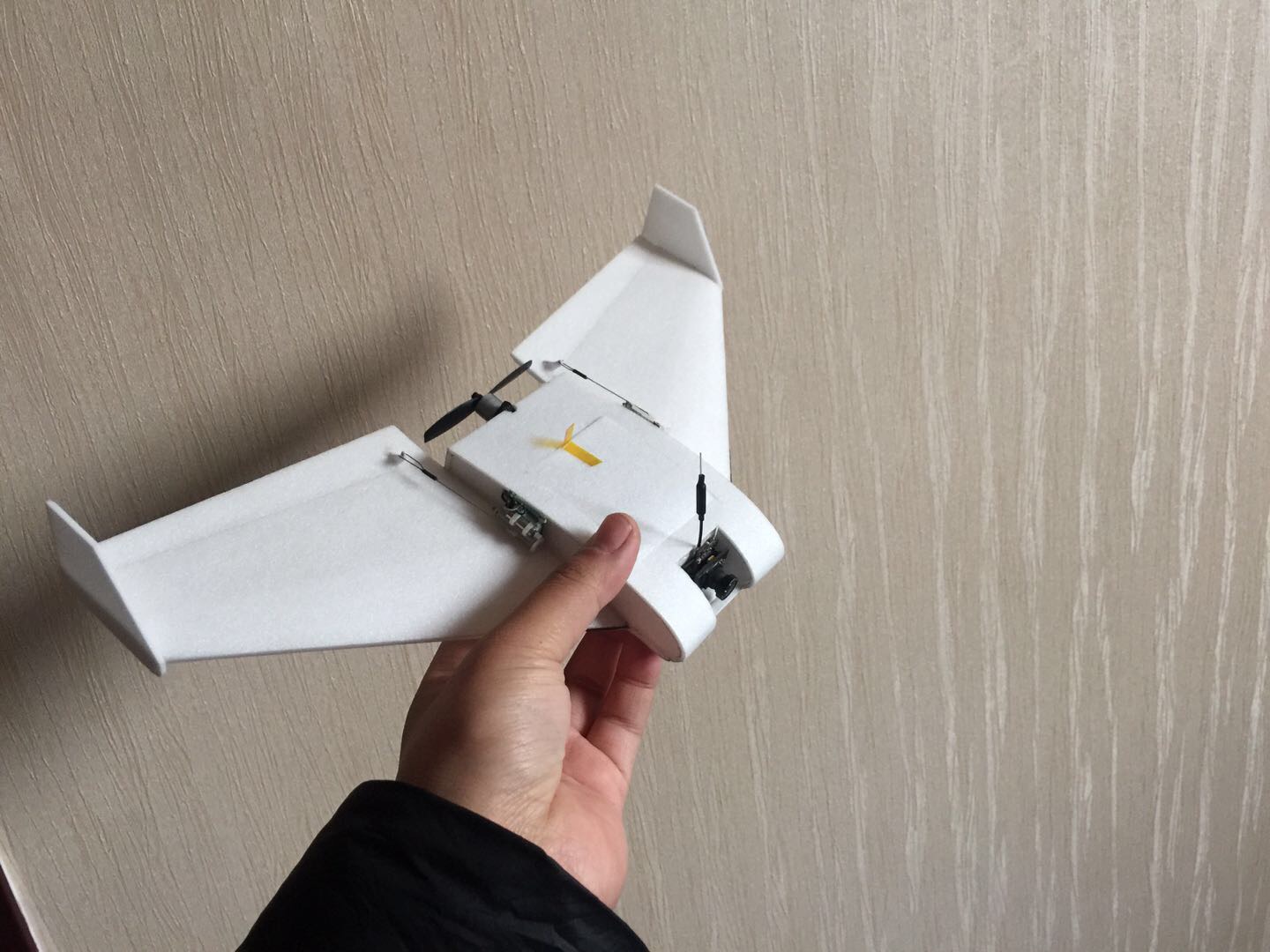 冷落了的小飞机 小飞机纸飞机,小飞机怎么叠,飞机小制作,回旋小飞机,小飞机配件 作者:空小白 8716 