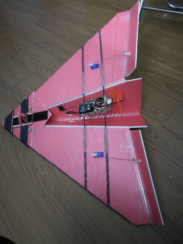 做个可折叠纸飞机，飞得还行 电池,舵机,电机,图纸 作者:wooddoor 6229 