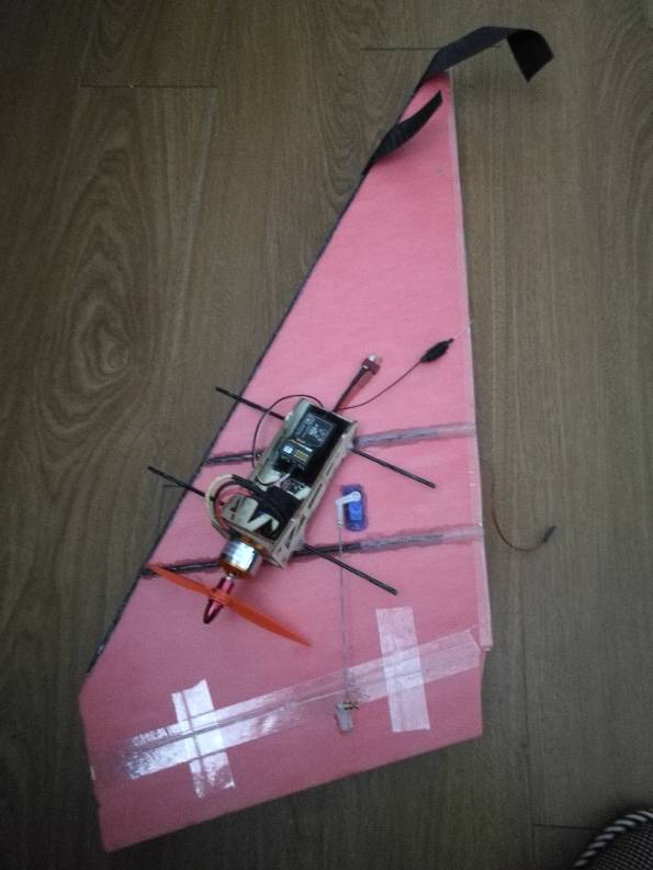 做个可折叠纸飞机，飞得还行 电池,舵机,电机,图纸 作者:wooddoor 6110 