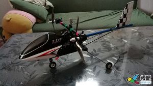 用直升机机身+2米风筝做的伞翼机