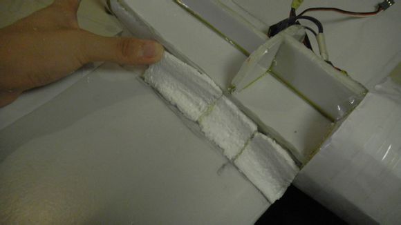 下单翼仓身机制作贴  转 上单翼下反角,简单单翼采区,单翼什么意思,上单翼起落架 作者:飞天 6295 