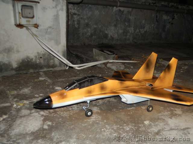 新鲜出炉的半像真SU-35。有视频    转 2020新鲜出炉 作者:飞天 1723 
