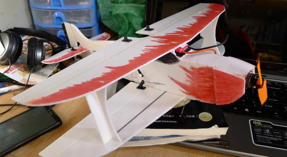 迷你版F3P双翼机，大约55g  转 电池,舵机 作者:飞天 5611 