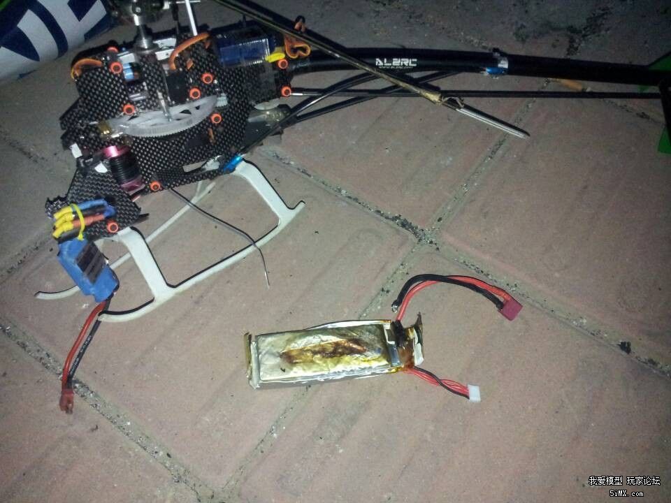 傍晚天黑切3D爆飞=惨炸，全机报废 电池,舵机,电调,炸机,3D基本走势图 作者:飞行者 7932 