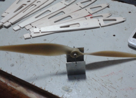 桨的平衡很重要   简易工具为桨找平衡 电机,简易平衡评定 作者:liutaiying 9266 