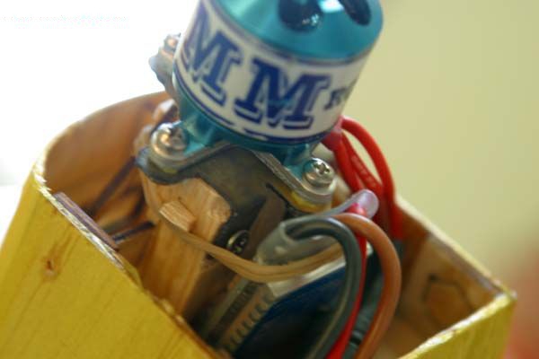 【转WOLFLY】＋＋＋＋老狼的J3又来，附超长安装心得^_^＋＋＋ 舵机,电机,DIY,老狼叫什么名,老狼校园民谣 作者:twototoo 8302 