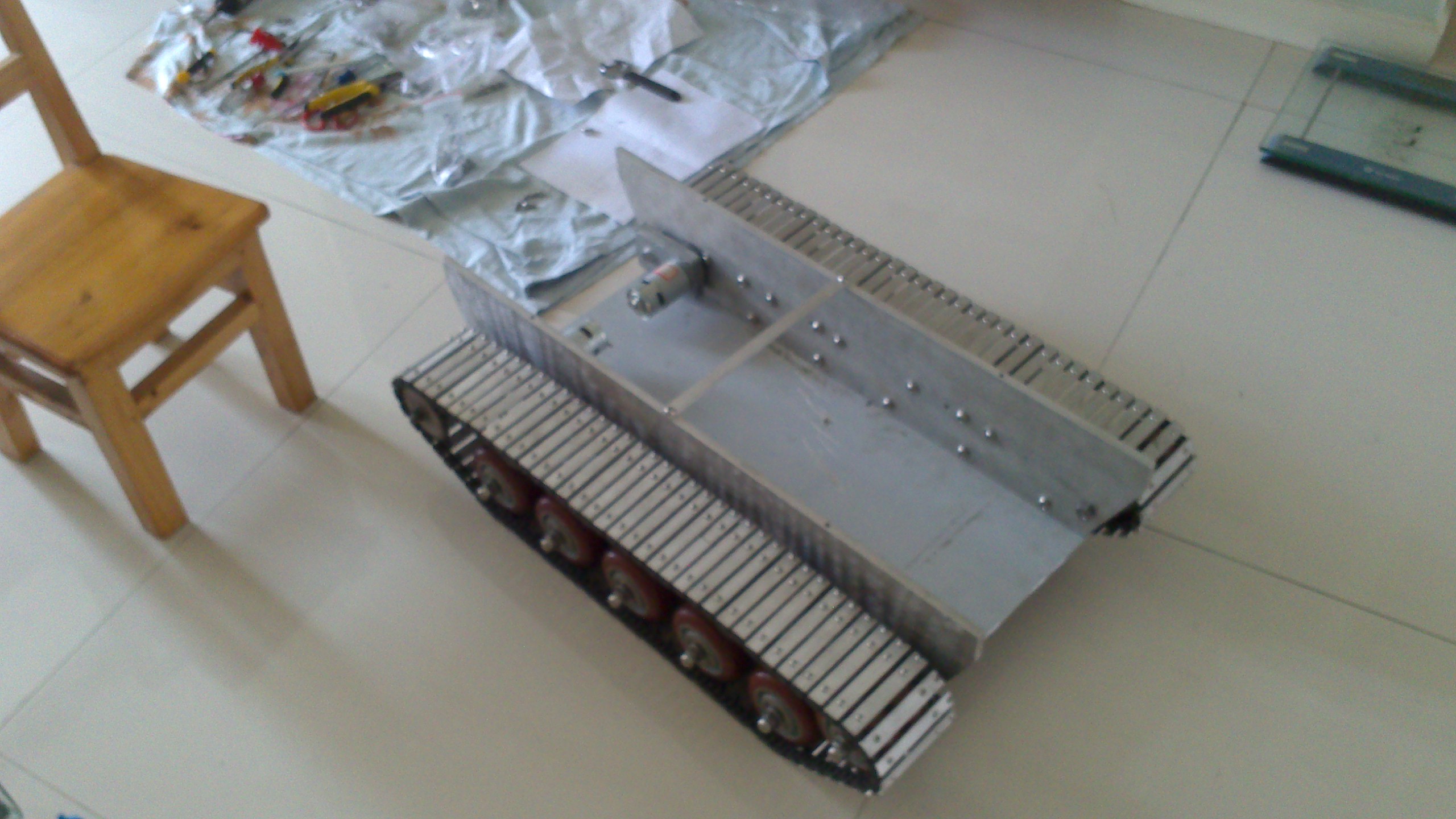 2013年做的坦克1：8 全金属 电动。动力改进中。。。。。。 MATO全金属虎式,全金属M1A2,2013年1月,。。。。。 作者:sunwon 1129 
