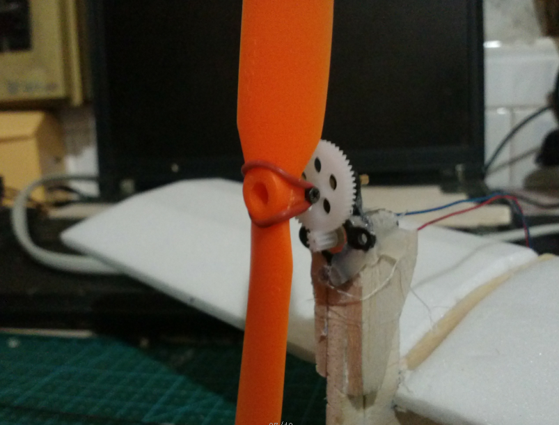 快餐盒+轻木+碳杆+911接收制作的后推式小飞机 电池,轻木3D飞机,轻木怎么使用,轻木哪里有卖,巴尔沙轻木 作者:飞翔的橡皮筋 9802 