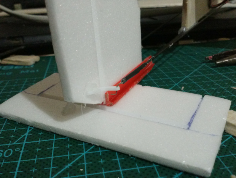 快餐盒+轻木+碳杆+911接收制作的后推式小飞机 电池,轻木3D飞机,轻木怎么使用,轻木哪里有卖,巴尔沙轻木 作者:飞翔的橡皮筋 4245 
