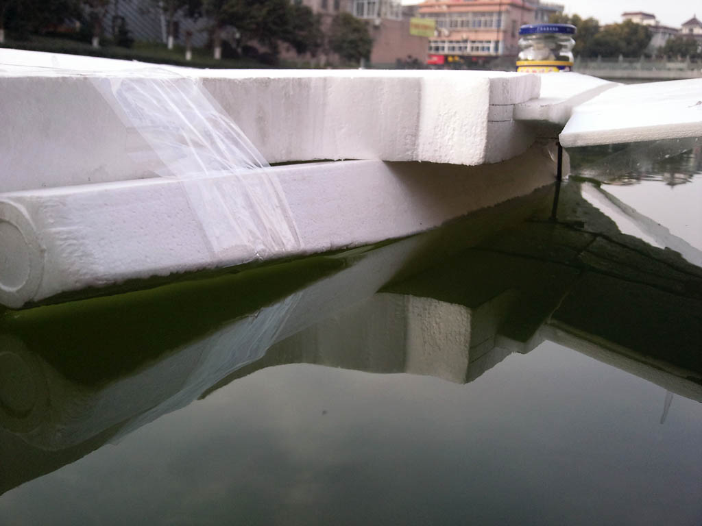 {原创}串列翼地面效应飞机装上论坛送的水靴啦 F1地面效应 作者:卡塔琳娜 8480 