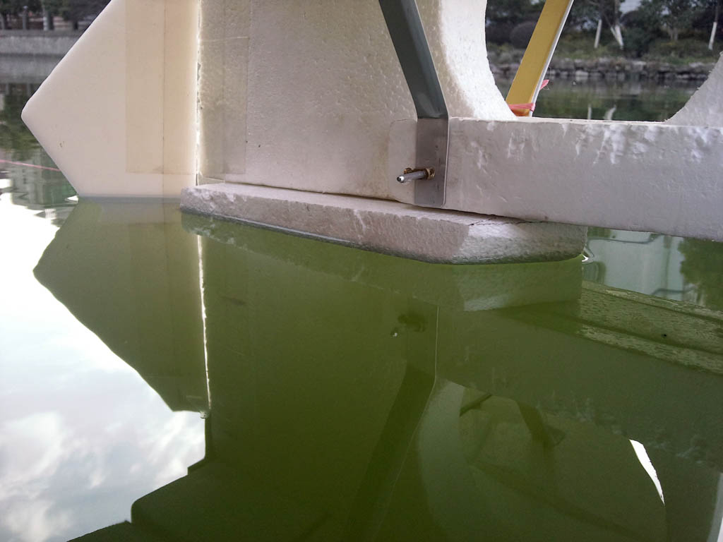 {原创}串列翼地面效应飞机装上论坛送的水靴啦 F1地面效应 作者:卡塔琳娜 4829 