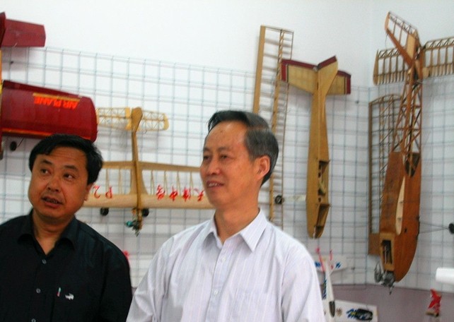 青 少 年 航 模 活 动 回 眸 航模,模型,滑翔机,初中学生,动手动脑 作者:飞行者 3612 