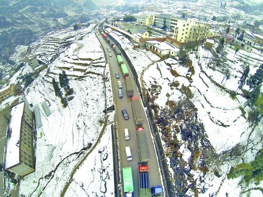 7名重庆老人被大雪困在云南 家乡媒体航拍路况救援 无人机,航拍 作者:satelives 4634 
