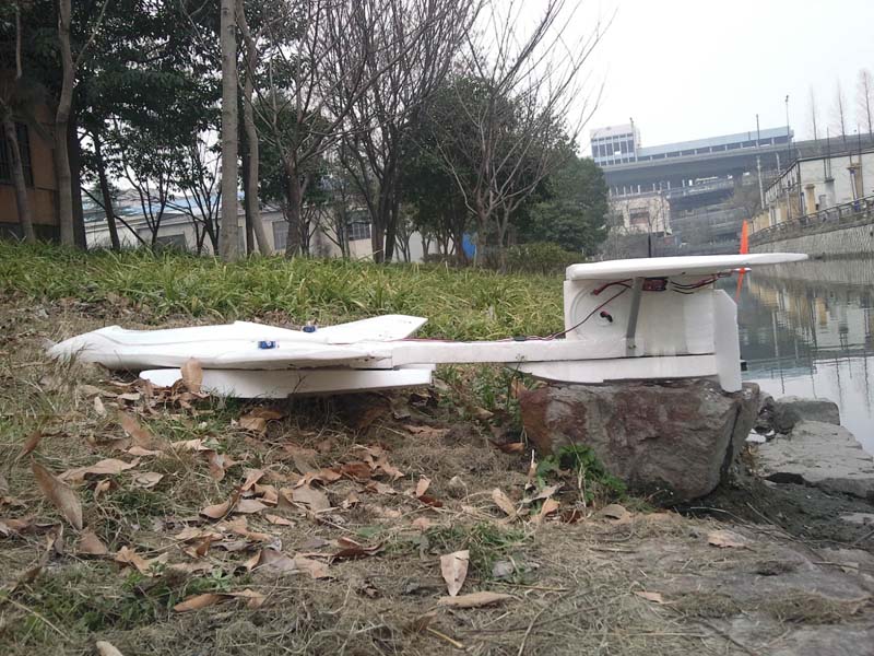 [原创！]串列翼地面效应飞机装上设备，下水滑跑测试啦 1700克,卡塔琳娜,地面效应,候水花,完全的 作者:卡塔琳娜 8775 