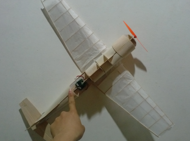 初教六(CJ-6)第一次做像真机,轻木机身轻木蒙皮,翼展540mm 图纸,大家看,清晰点,纠结的 作者:飞翔的橡皮筋 3463 