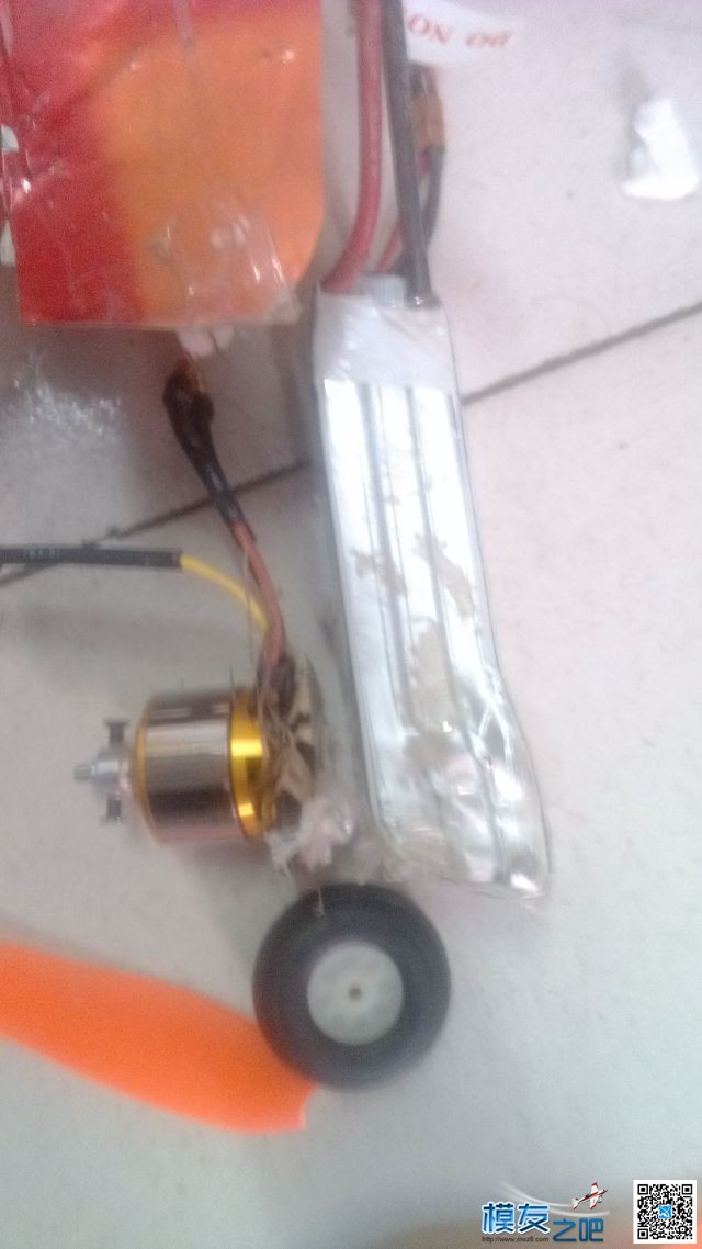 看看我刚入模时候的飞机吧 电池,遥控器,模拟器 作者:忘记秋天 2455 