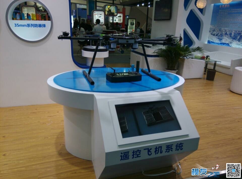 模友之吧的可发射防爆弹的多旋翼无人攻击机展会亮相了 多旋翼,模友之吧 作者:飞天狼 189 