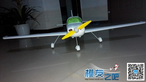 放了块半年的西瑞sr22终于装上了 舵机,电调,电机,银燕 作者:模人精 128 