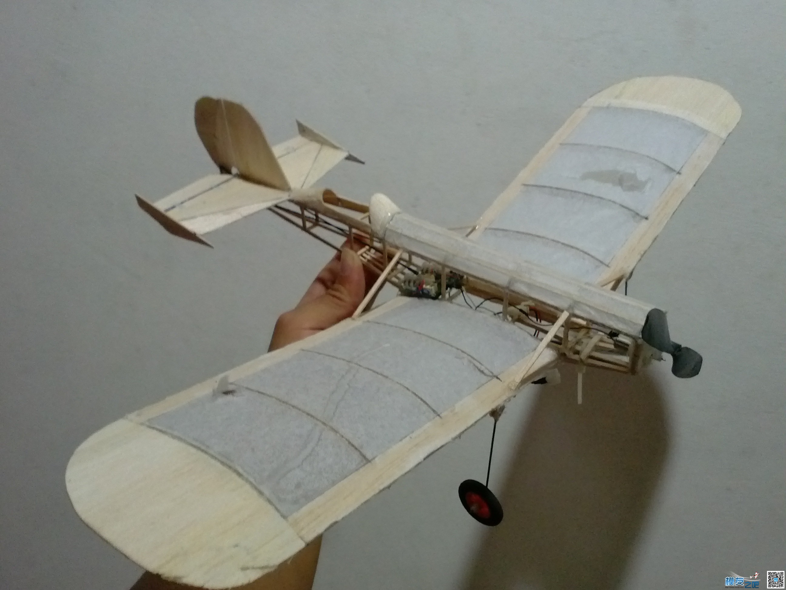 最近做的小木机，起名：皮筋下单1号 电池,接收机,编皮筋怎么编,小皮筋怎么绑 作者:飞翔的橡皮筋 9453 