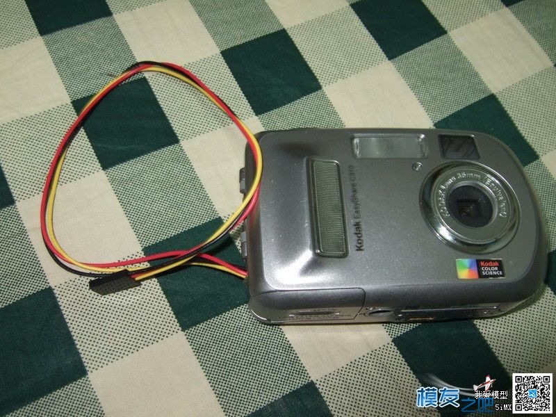 终于把舵机电路板改成了相机快门控制器（转） 直升机,电池,舵机 作者:凯莱 2060 