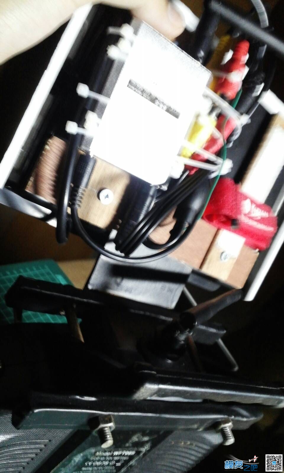 没钱 没有材料 塑料提把怎么制作显示器支架？？  作者:浅、微浪 1 