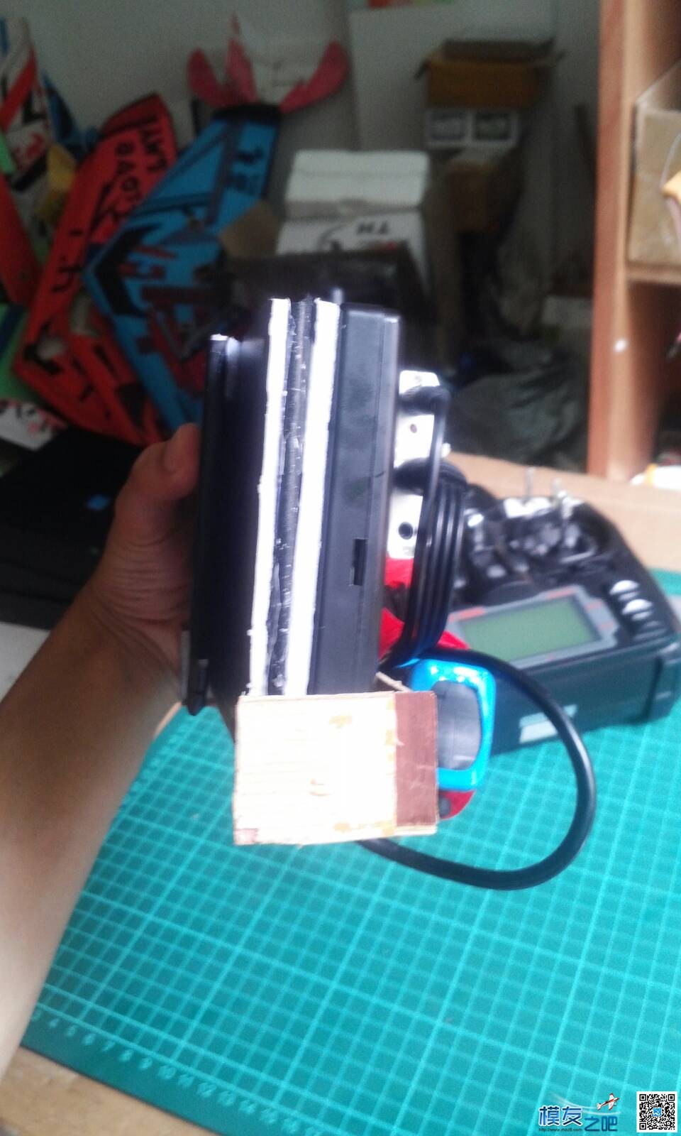 【我爱DIY】0成本简易显示一体屏制作 带折叠遮光罩 电池,DIY 作者:浅、微浪 376 