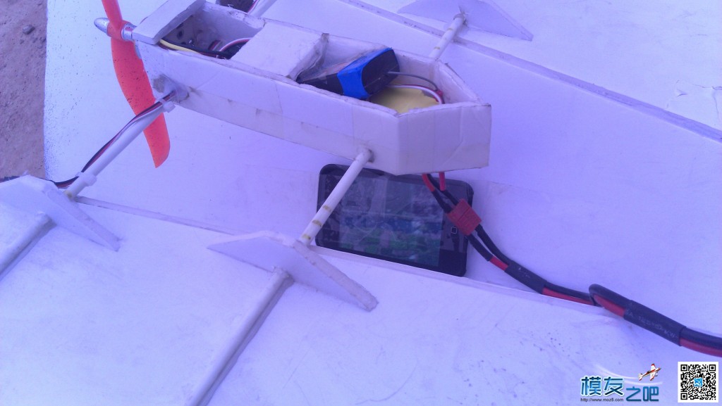 纸飞机+手机=穷人的fpv 电池,FPV,ipodtouch4 作者:zhangwz8888 4832 