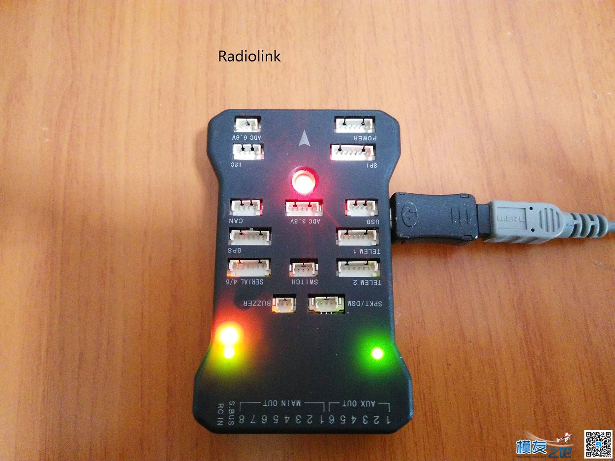 Pixhawk外观和控板比较 RadioLink VS PlayUAV 电池,航拍,四轴,GPS,payne 作者:payne.pan 8845 