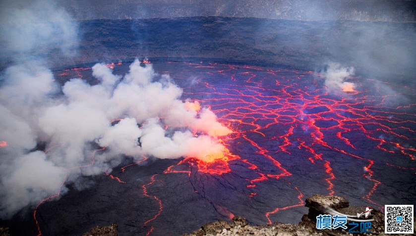火山学家近距离操纵无人机 拍摄火山口 无人机,火山口,拍摄 作者:中翼网 2158 