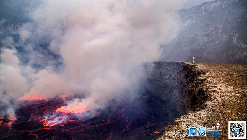 火山学家近距离操纵无人机 拍摄火山口 无人机,火山口,拍摄 作者:中翼网 1906 