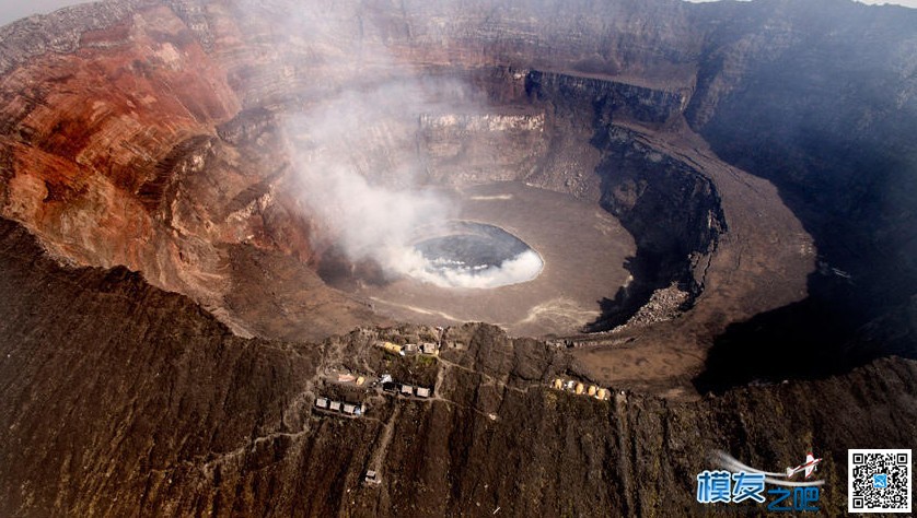 火山学家近距离操纵无人机 拍摄火山口 无人机,火山口,拍摄 作者:中翼网 3022 