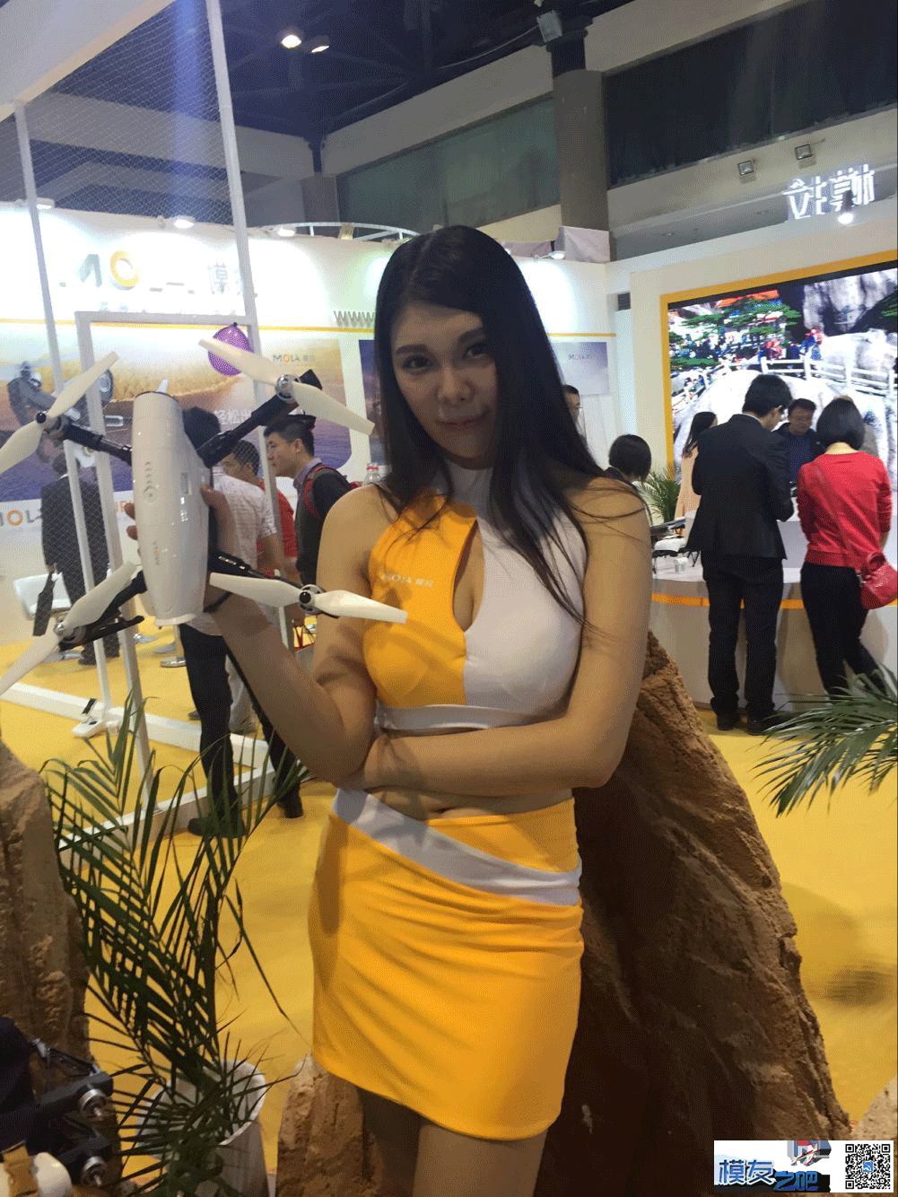 北京航展一大拨美女袭来咯~~~ 北京,美女 作者:小茑 426 