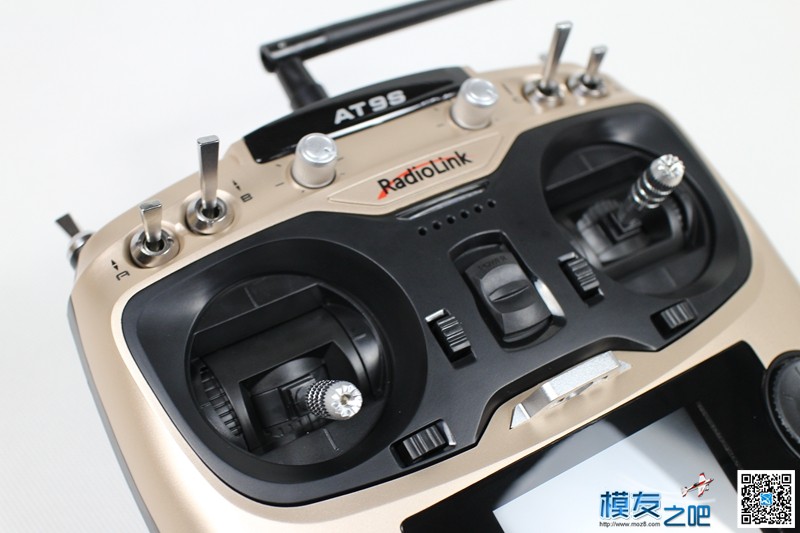 乐迪 AT9S 升级版遥控器 评测一 开箱 [ 老晋玩测试 ] 电池,充电器,遥控器,乐迪,接收机 作者:老晋 6111 