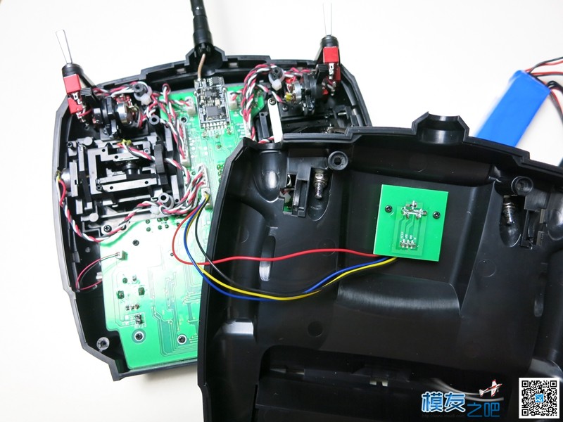 乐迪AT9S 改进款遥控器  评测二 简单拆机对比 [ 老晋玩测试 ] 电池,遥控器,乐迪,接收机,模友之吧 作者:老晋 8582 