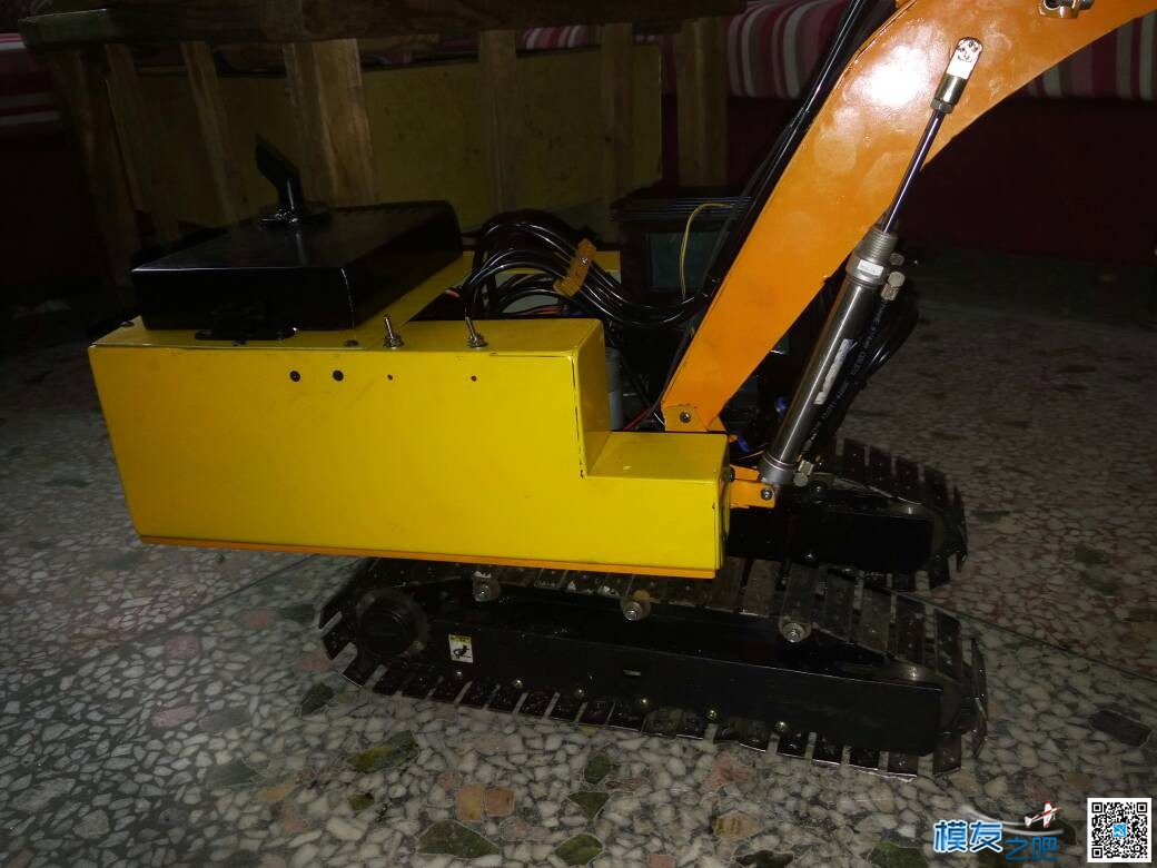 ＜参赛作品＞自制挖机 模型,电机,断断续续,心血来潮,齿轮加工 作者:湖南＜超车道＞ 9121 