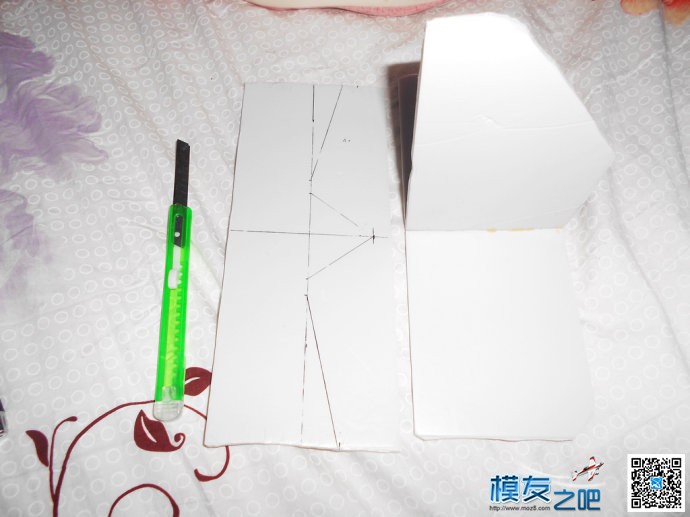 粗糙自制一架固定翼飞机。 固定翼,电池,舵机,电调,电机 作者:@芋头 2842 