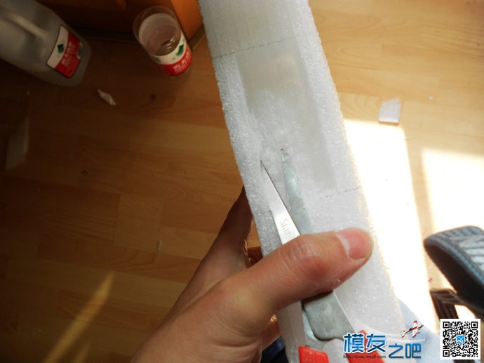 粗糙自制一架固定翼飞机。 固定翼,电池,舵机,电调,电机 作者:@芋头 2805 