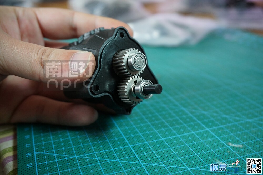 南爬社全国首发门桥MST 1/8 CFX-W开箱图（12月29更新) 电池,电机,桥塌了爬过去 作者:找碴 4255 