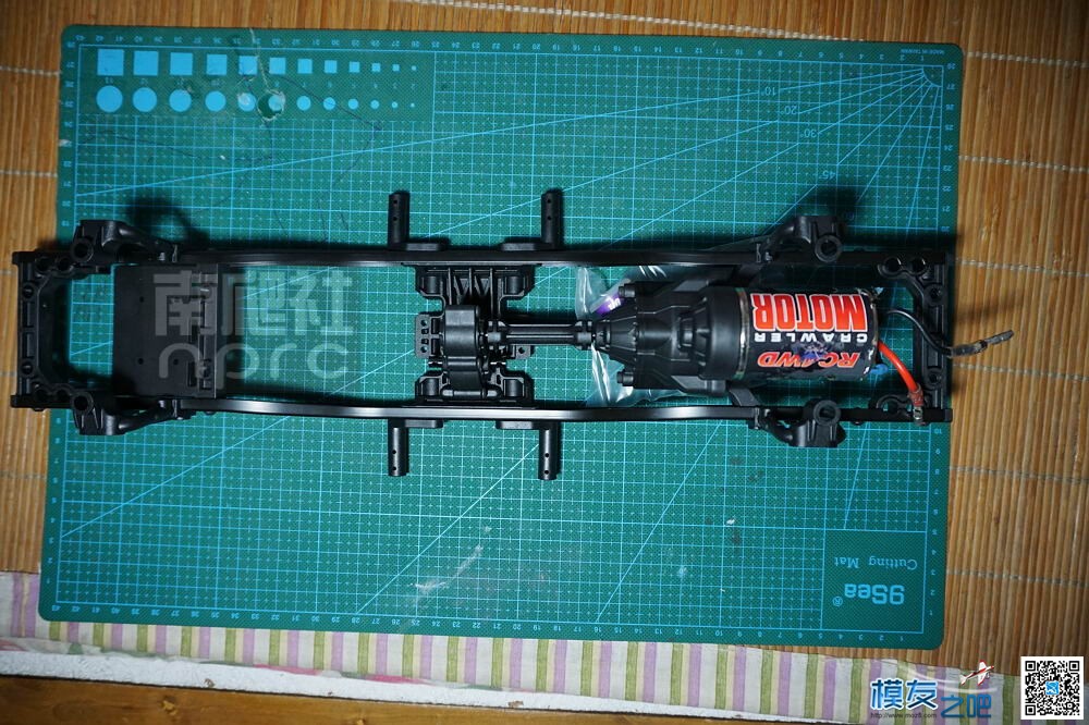 南爬社全国首发门桥MST 1/8 CFX-W开箱图（12月29更新) 电池,电机,桥塌了爬过去 作者:找碴 6924 