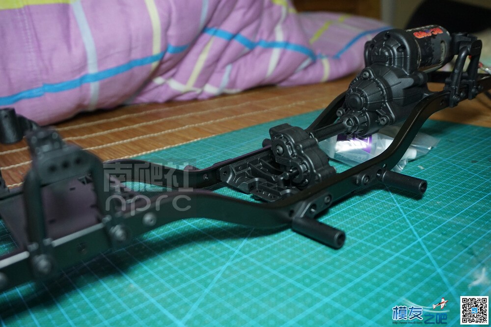南爬社全国首发门桥MST 1/8 CFX-W开箱图（12月29更新) 电池,电机,桥塌了爬过去 作者:找碴 9859 