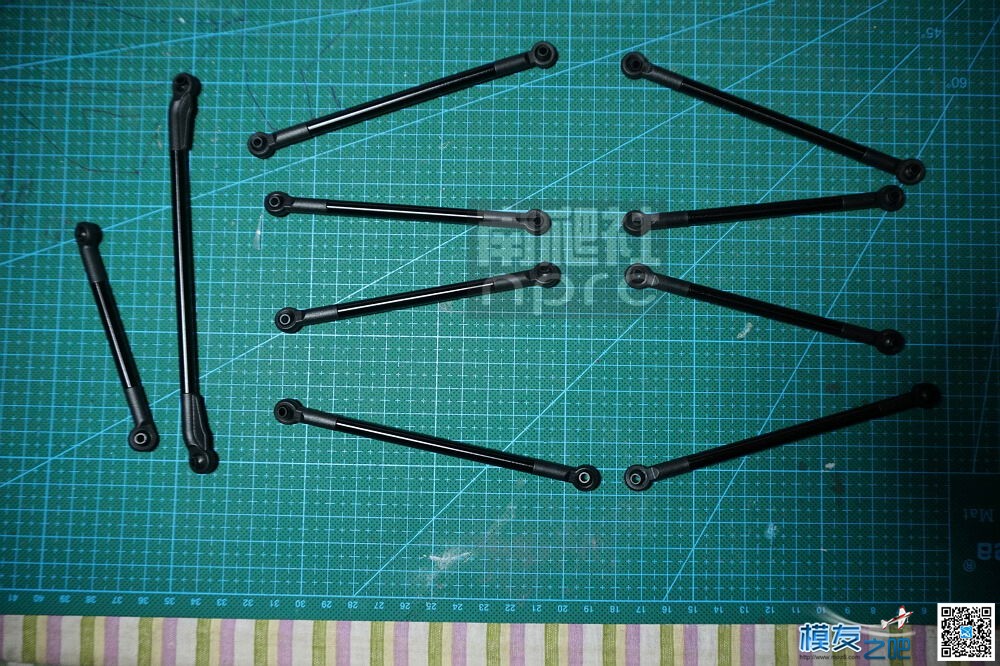 南爬社全国首发门桥MST 1/8 CFX-W开箱图（12月29更新) 电池,电机,桥塌了爬过去 作者:找碴 235 