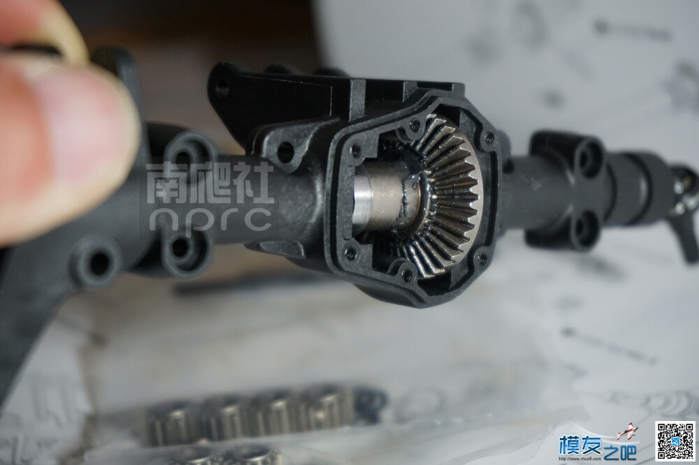 南爬社全国首发门桥MST 1/8 CFX-W开箱图（12月29更新) 电池,电机,桥塌了爬过去 作者:找碴 8190 