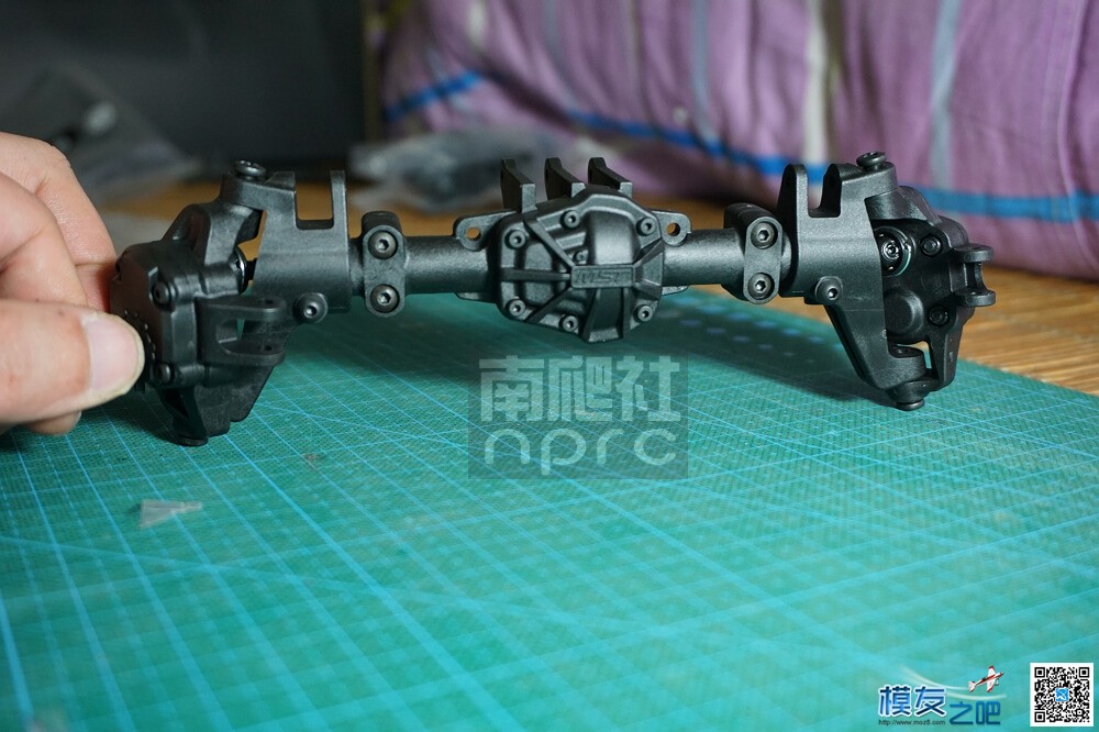 南爬社全国首发门桥MST 1/8 CFX-W开箱图（12月29更新) 电池,电机,桥塌了爬过去 作者:找碴 5651 